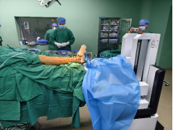 CO接骨機器人牽引下撬撥復位CO外架結合內固定治療Pilon骨折